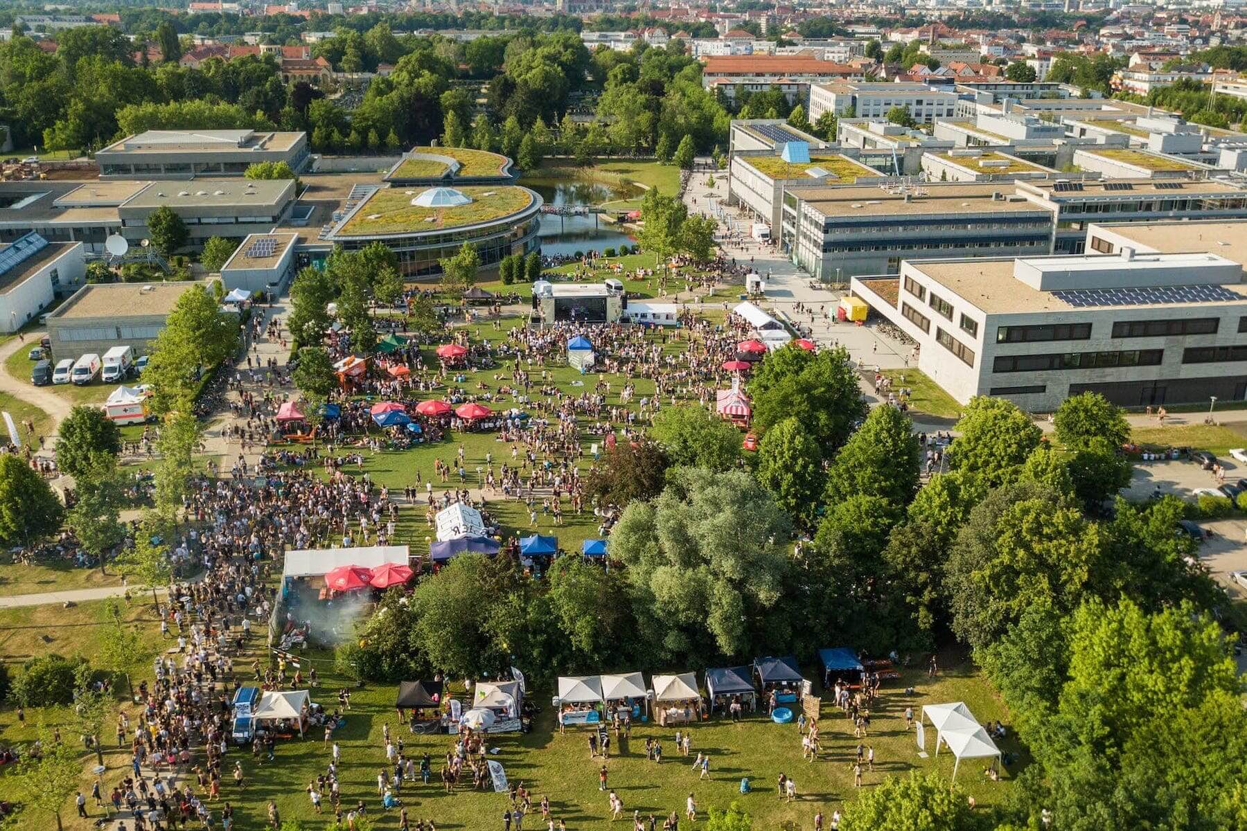 Roadventures-Drohnenaufnahme-Luftbild-OTH Campusfest